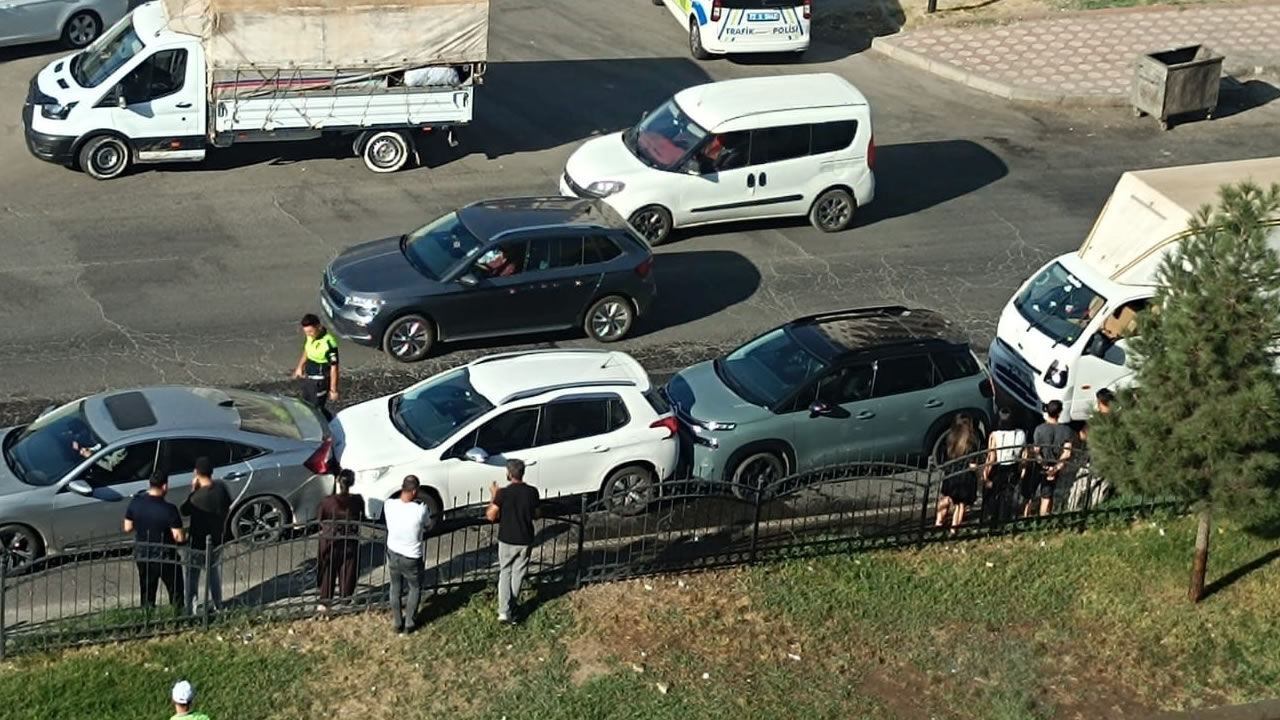 Batman'da 4 araçlı zincirleme kaza