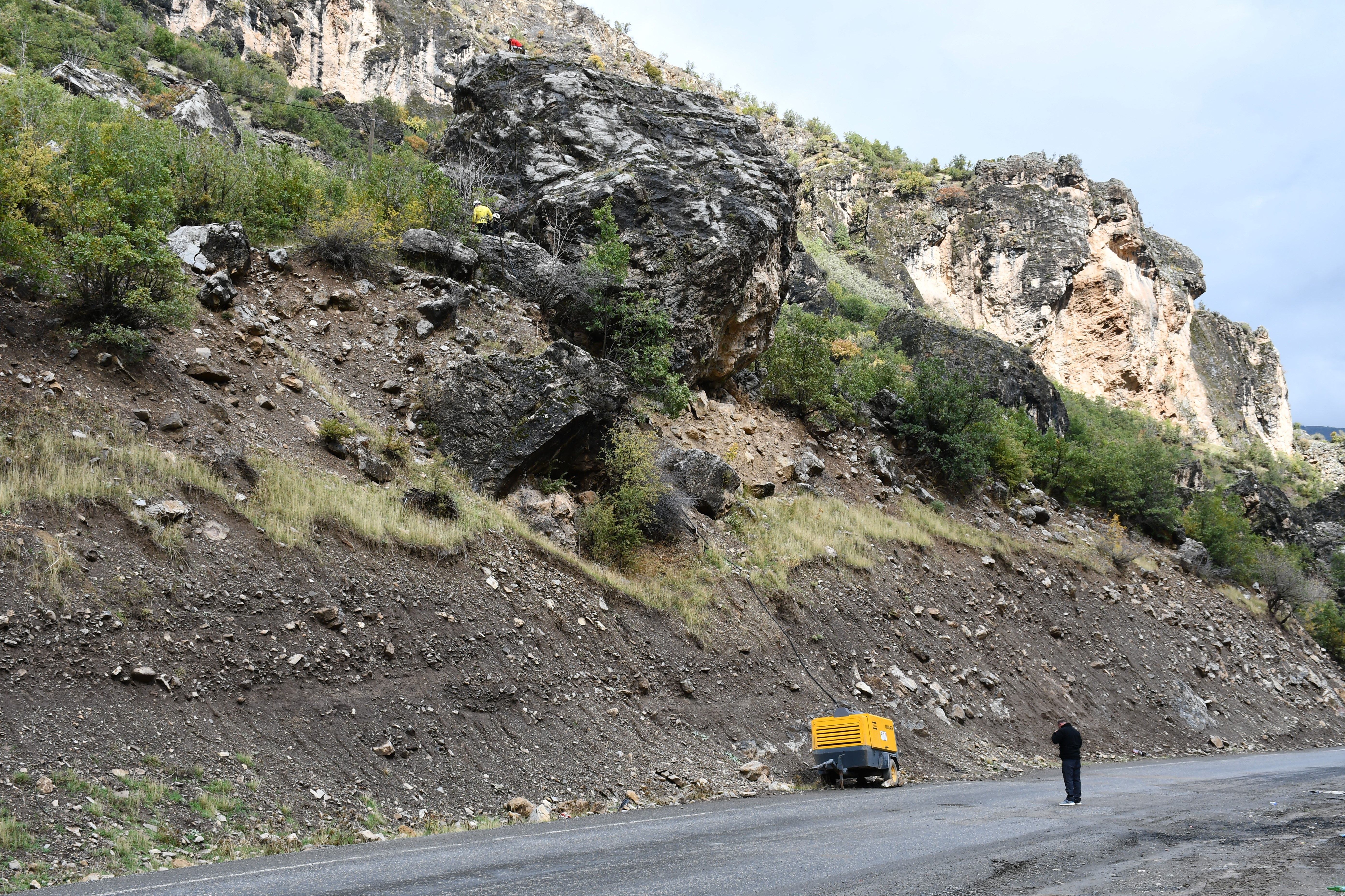 3. Trabzon’dan Şırnak’a Geldiler! Yollarda Kaya Operasyonu Başladı