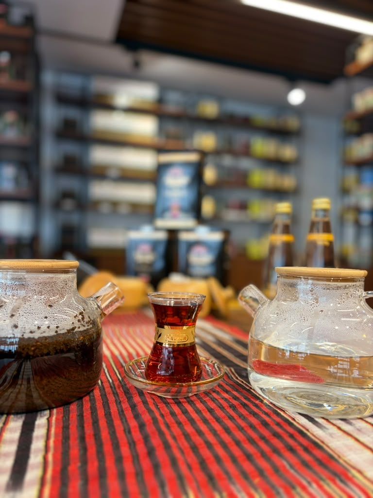 Çay Alirken Di̇kkat (2)