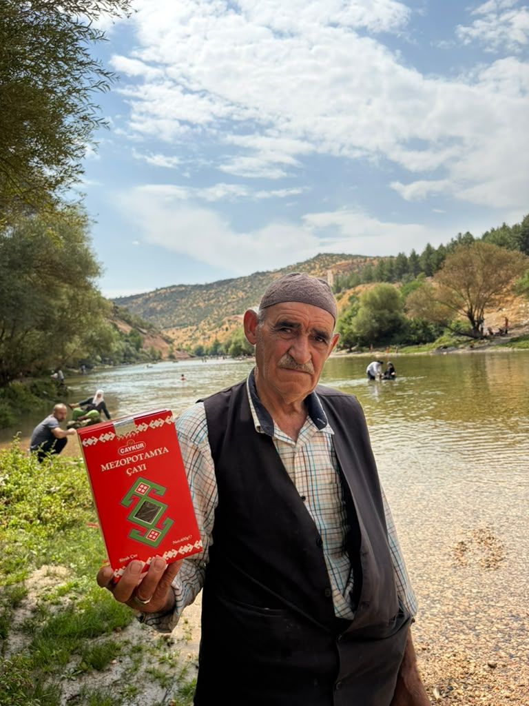 Çay Alirken Di̇kkat (4)