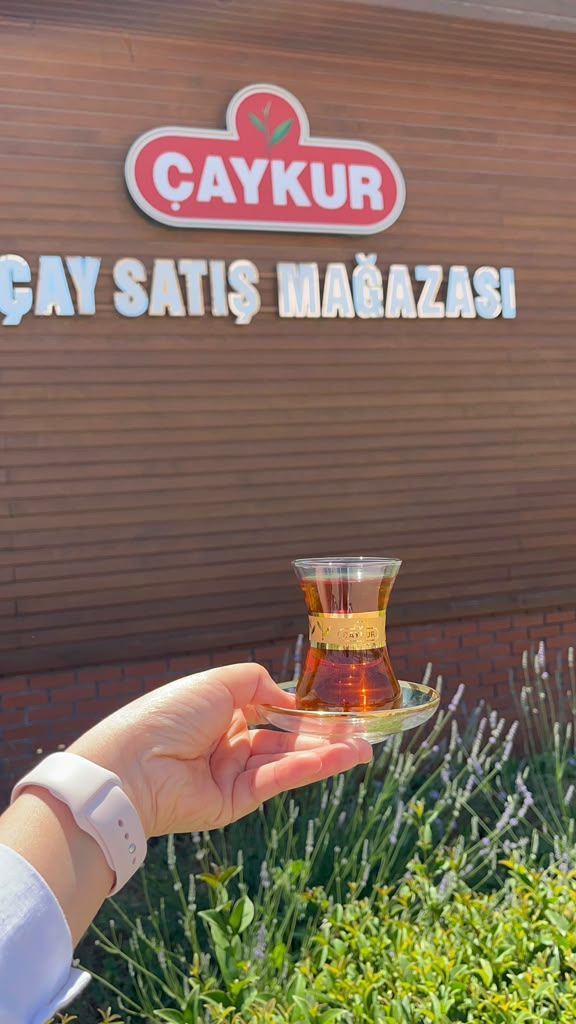 Çay Alirken Di̇kkat (6)