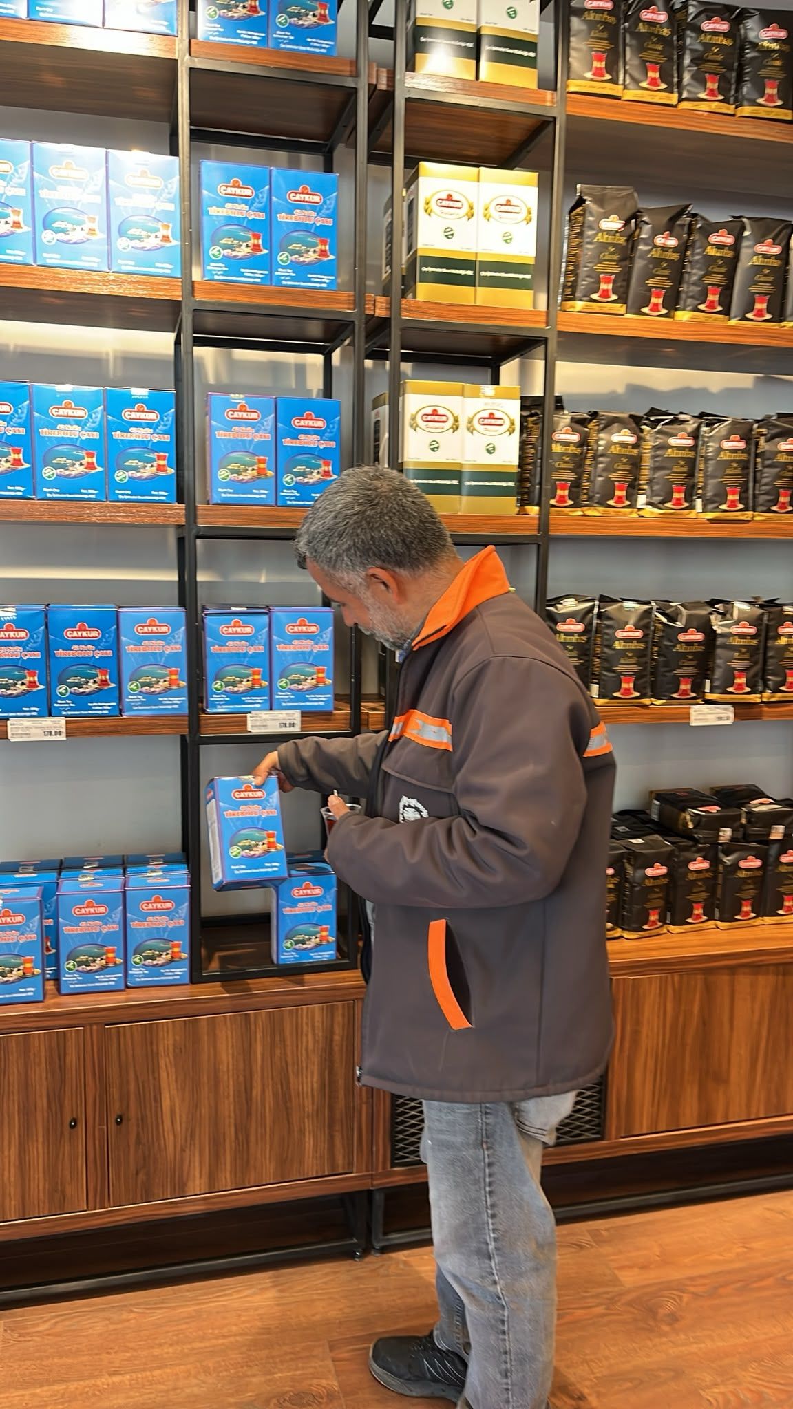 Çay Alirken Di̇kkat (9)