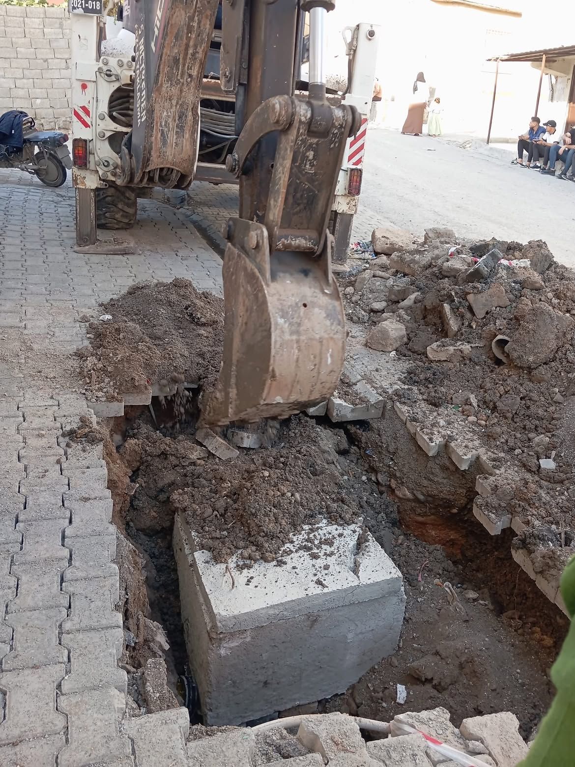 Fen İşleri Müdürlüğümüze Bağlı Kanalizasyon Birimimiz Tarafından Ana Hat Ve Abone Bağlantı Çalış (3)
