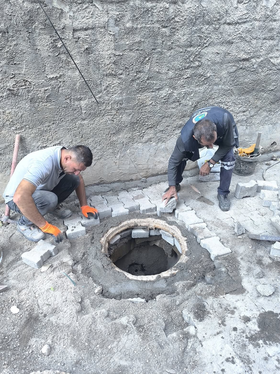 Fen İşleri Müdürlüğümüze Bağlı Kanalizasyon Birimimiz Tarafından Ana Hat Ve Abone Bağlantı Çalış