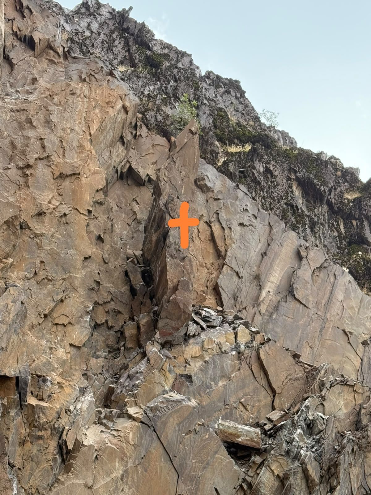 Şırnak’ta Yamaçlardan Kopan Kayalar Sürücüleri Korkutuyor