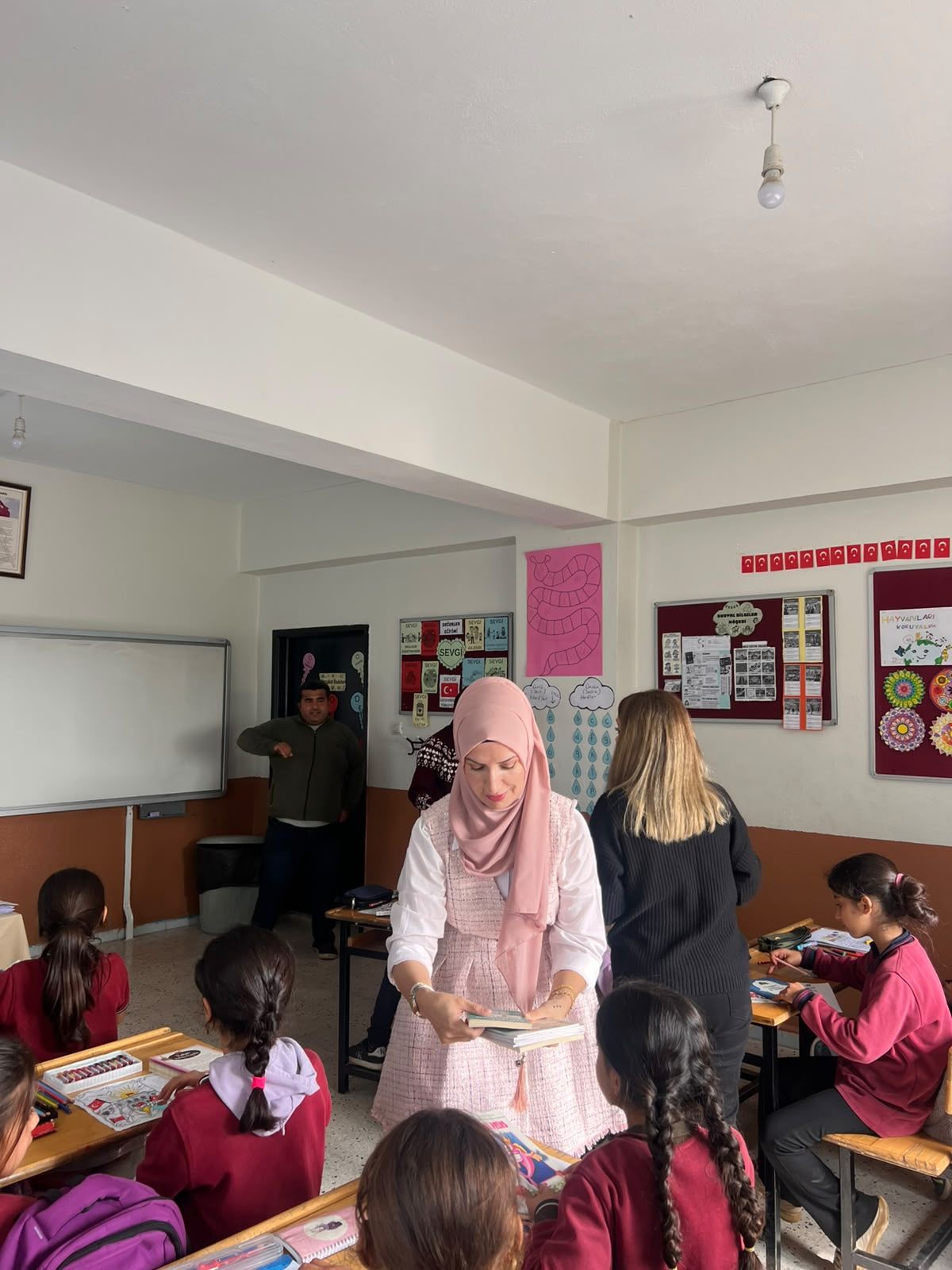 Şırnak’ta Öğrencilere Kitap Desteği