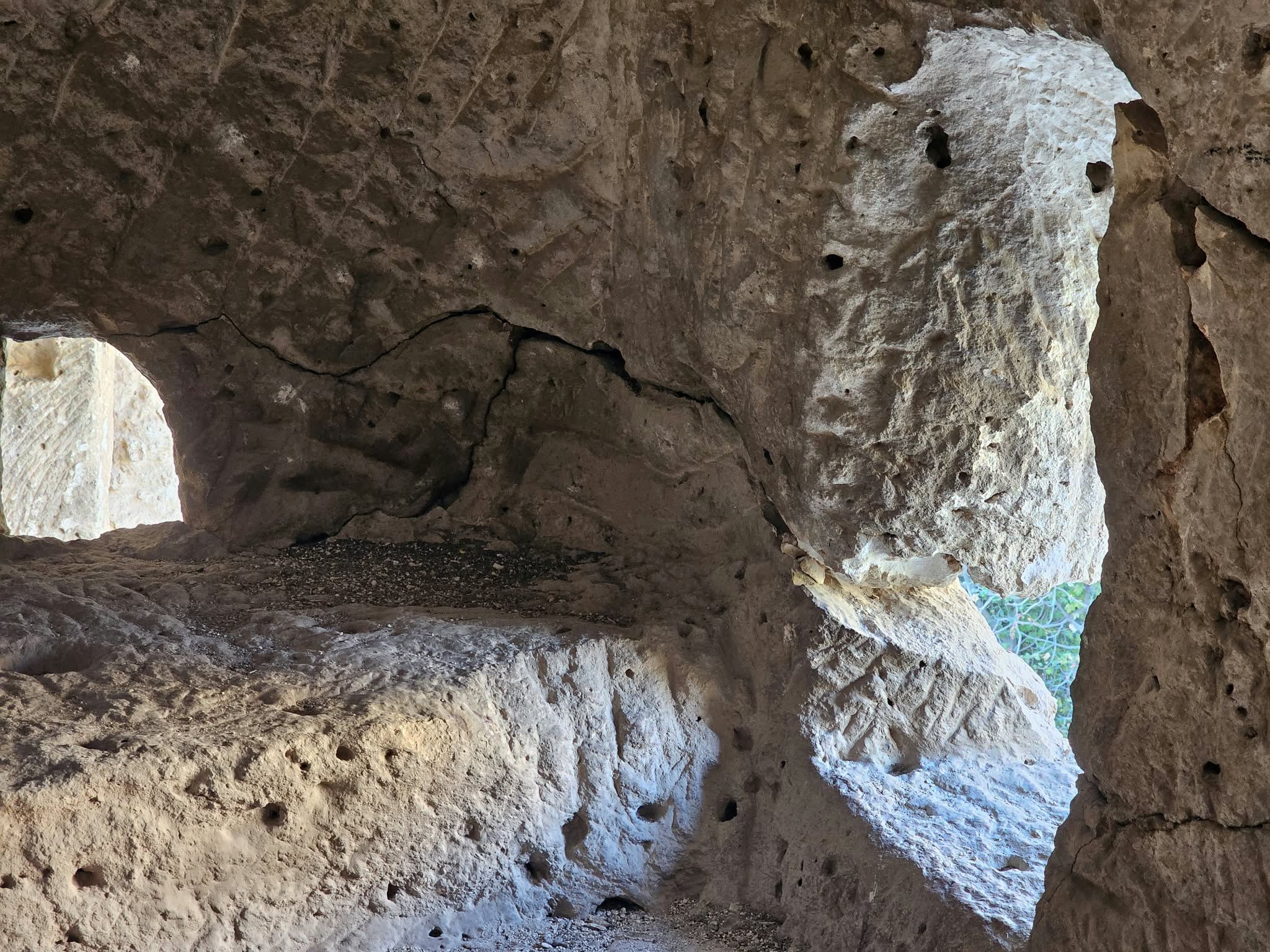 APARTMAN MAĞARALARI