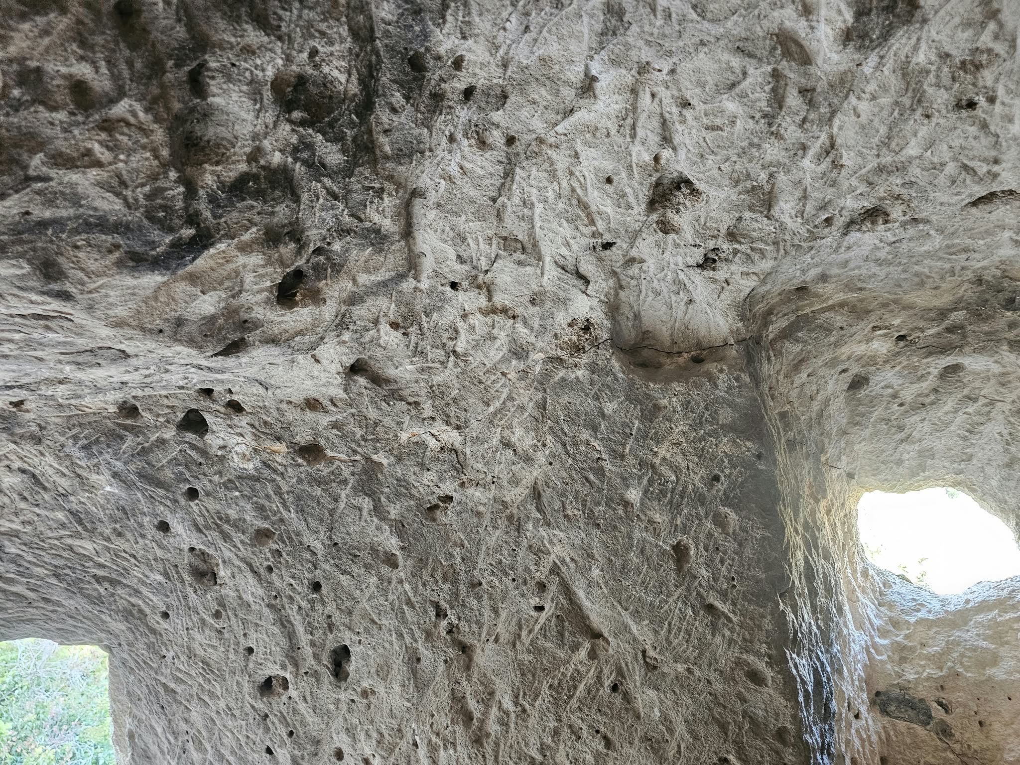 APARTMAN MAĞARALARI